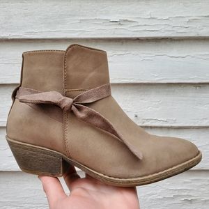 Kenneth Cole Suede Booties